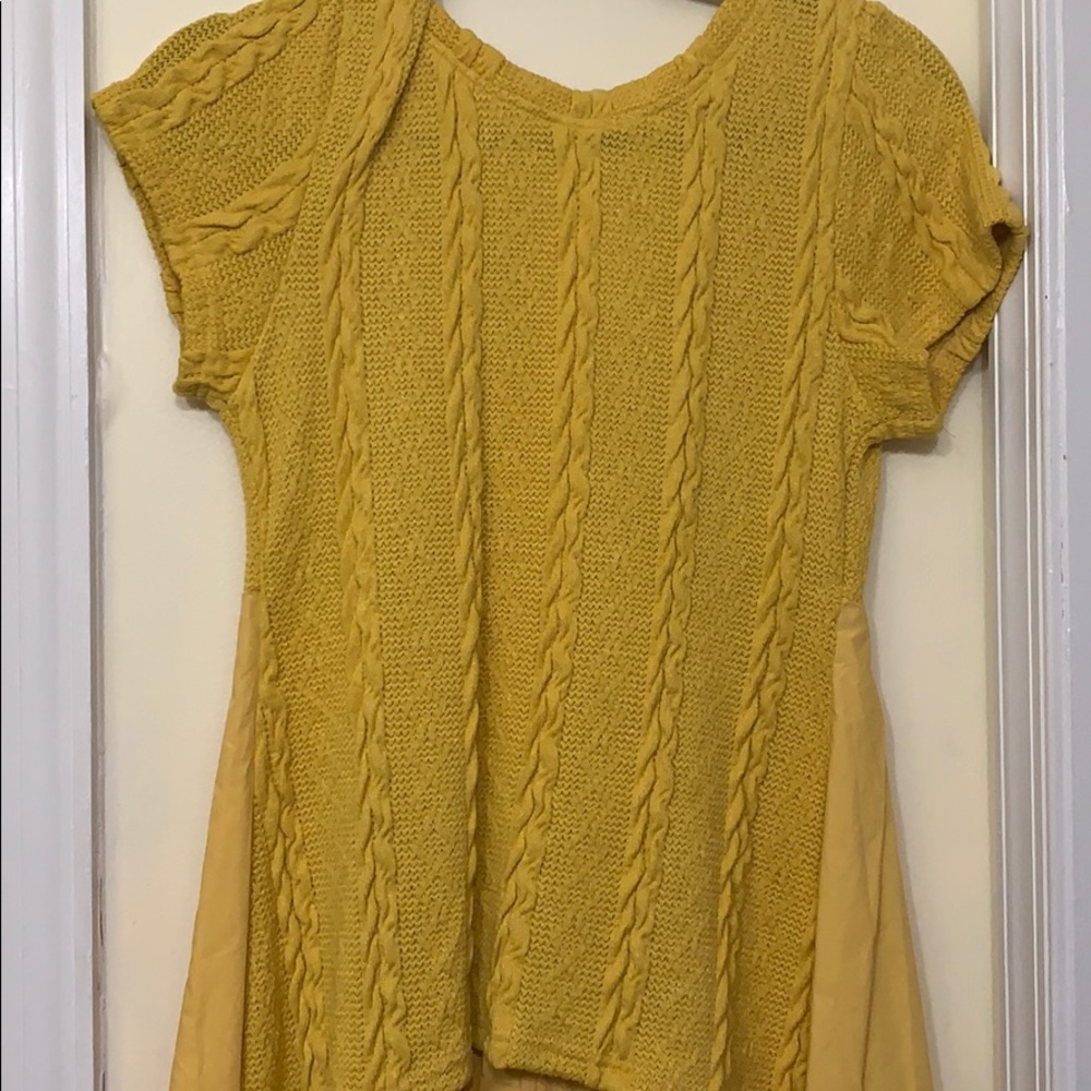 Low-long short sleeve top